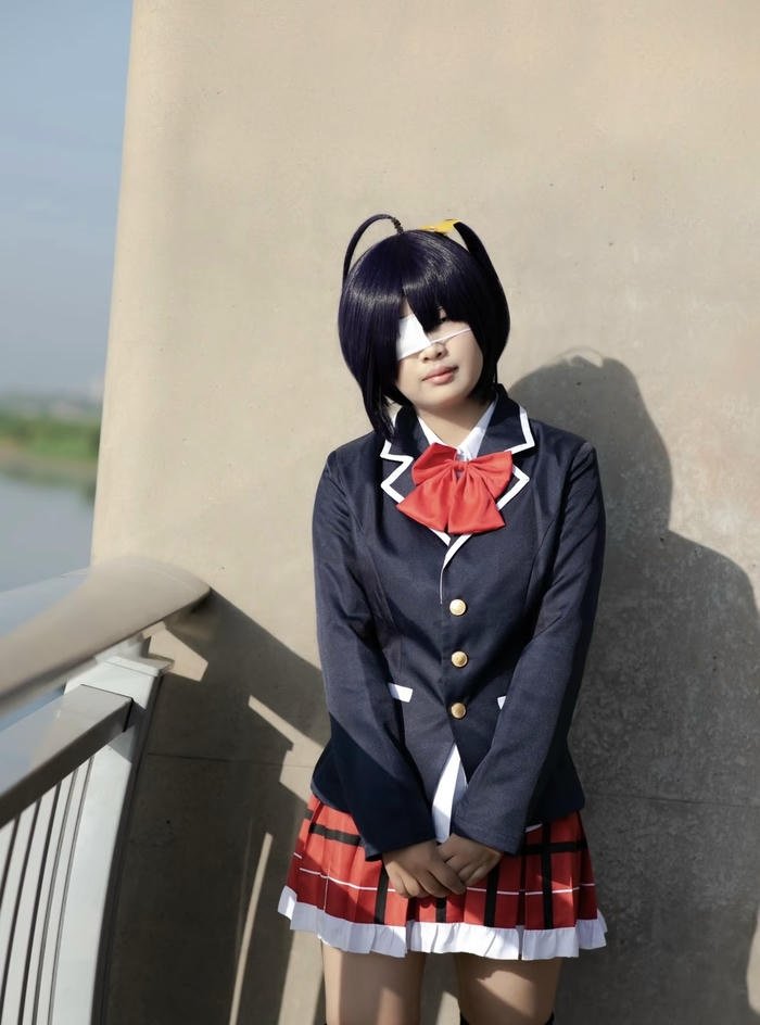 Hình ảnh cosplay rikka biểu cảm tự tin cá tính