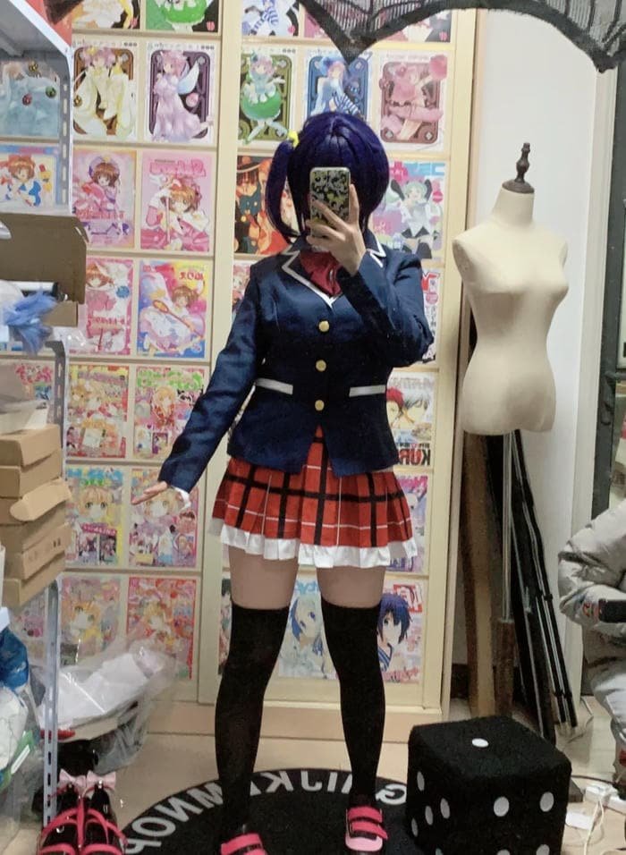Hình ảnh cosplay rikka dáng đứng nhỏ nhắn