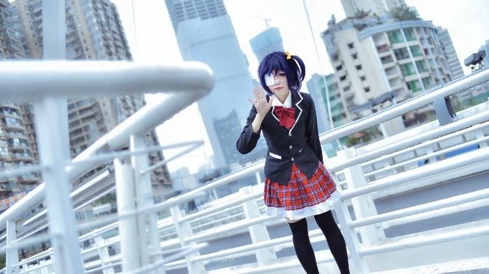 Hình ảnh cosplay rikka mái tóc gọn gàng đặc trưng
