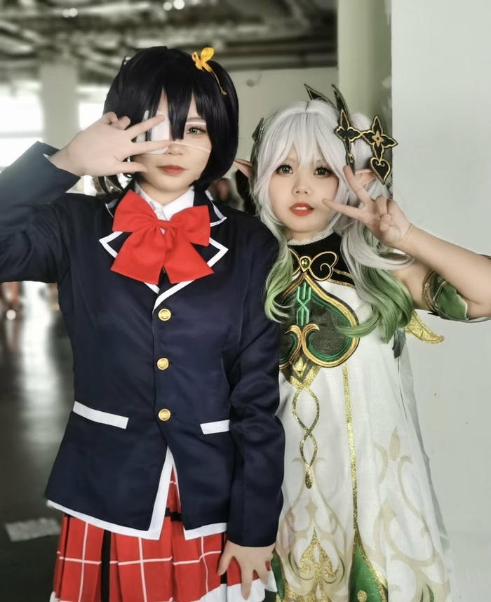 Hình ảnh cosplay rikka thần thái lạnh lùng