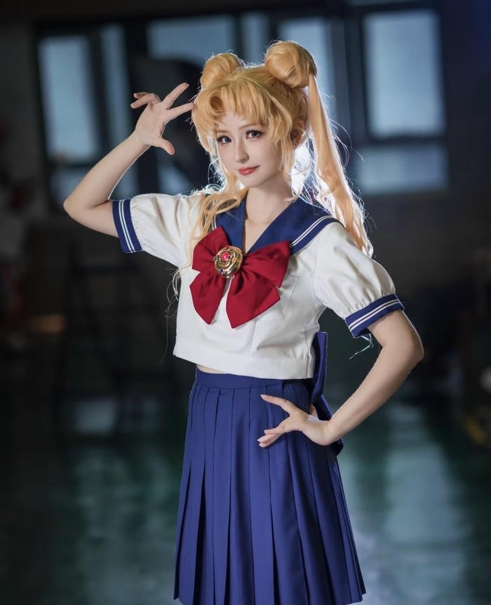 Hình ảnh cosplay sailor moon mặc váy xanh
