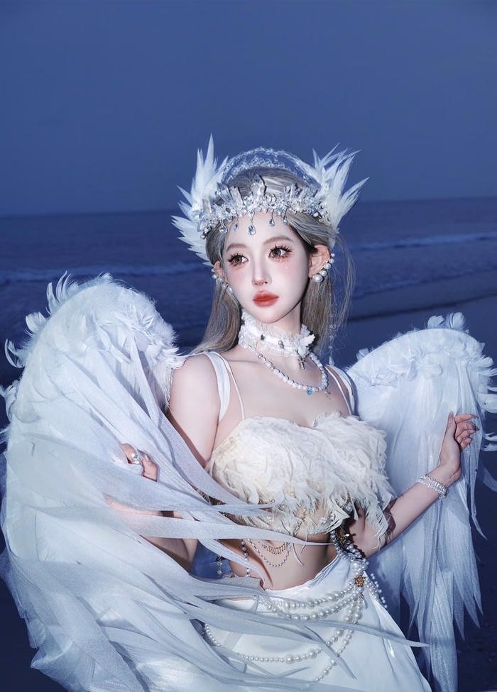 Hình ảnh cosplay thiên thần mái tóc dài óng ả