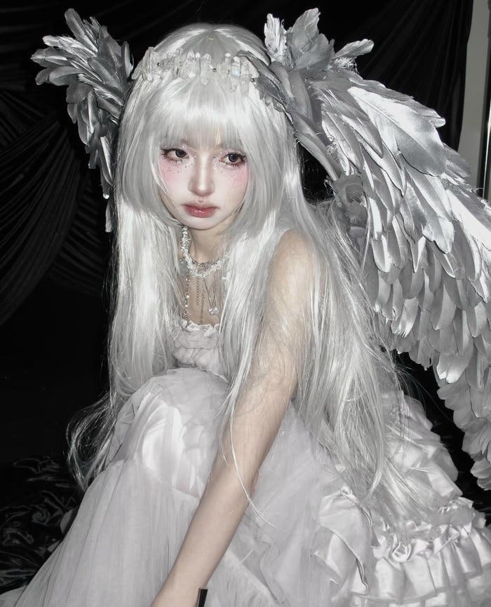 Hình ảnh cosplay thiên thần phong thái nhẹ nhàng