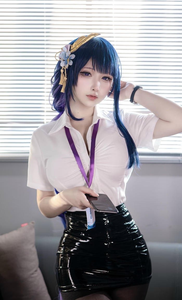 Hình ảnh cosplay thư kí phong cách gọn gàng