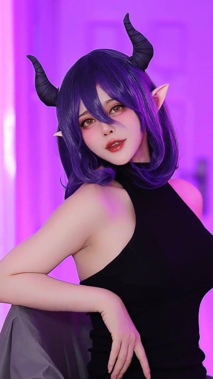 Hình ảnh cosplay vermeil váy đen