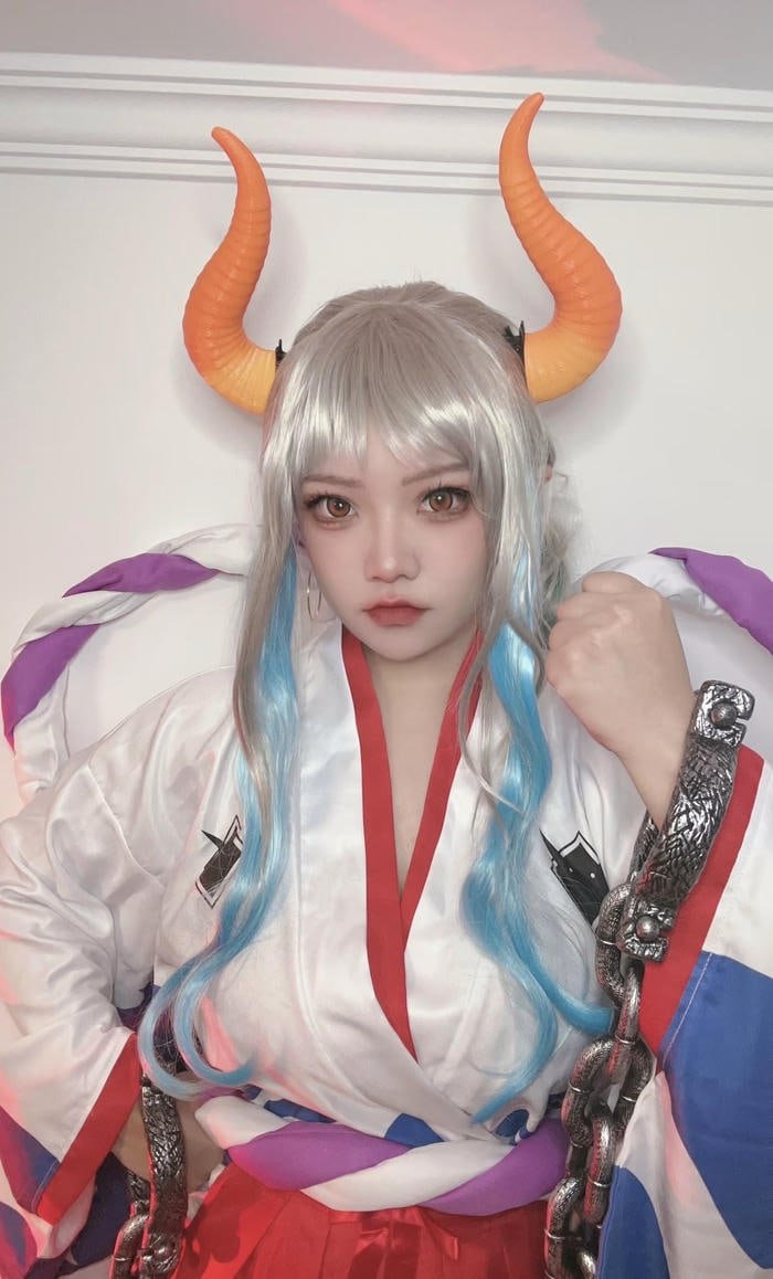 Hình ảnh cosplay yamato dáng đứng mạnh mẽ