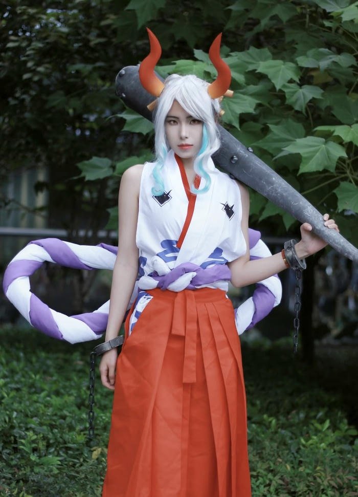 Hình ảnh cosplay yamato mái tóc trắng dài đặc trưng