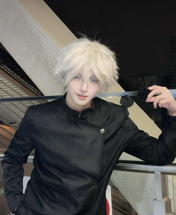 Hình ảnh gojo cosplay ánh nhìn sâu