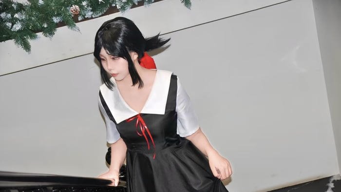 Hình ảnh kaguya cosplay biểu cảm vừa kiêu kỳ vừa đáng yêu