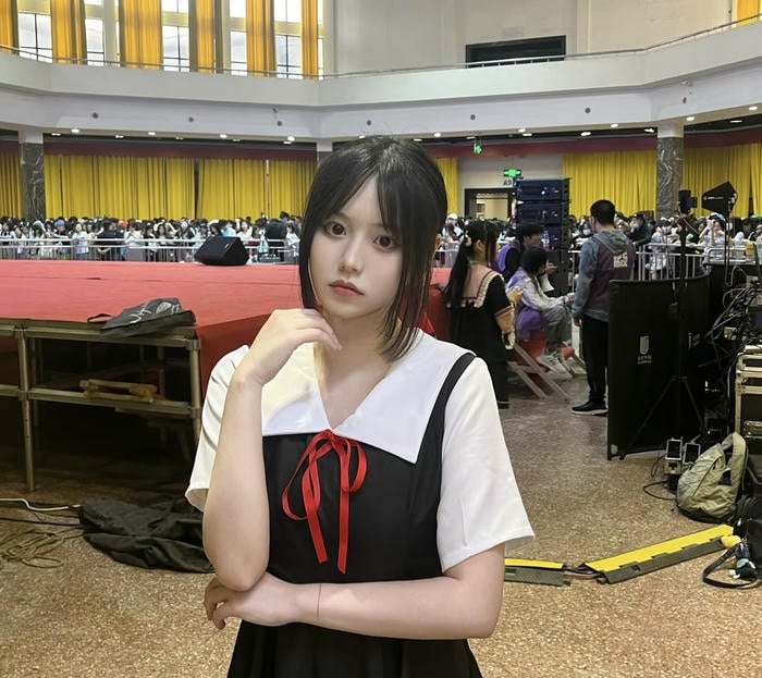 Hình ảnh kaguya cosplay dáng vẻ nhẹ nhàng sang trọng