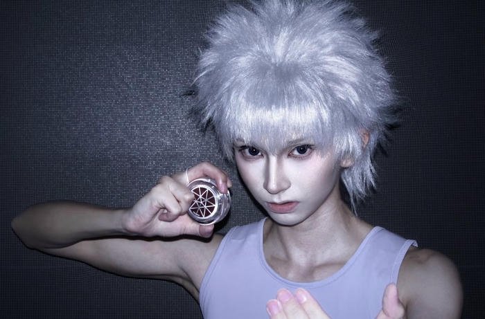 Hình ảnh killua cosplay dáng đứng linh hoạt nhanh nhẹn