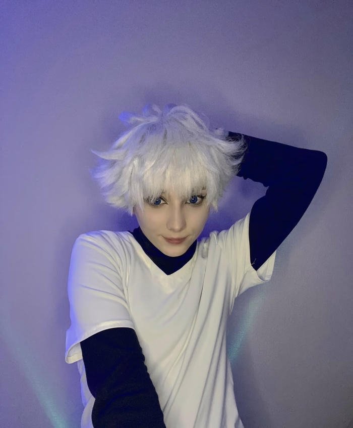 Hình ảnh killua cosplay mái tóc trắng dựng đặc trưng