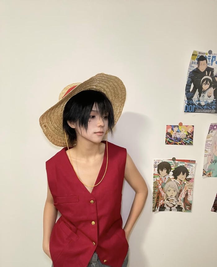 Hình ảnh luffy cosplay vóc dáng cân đối