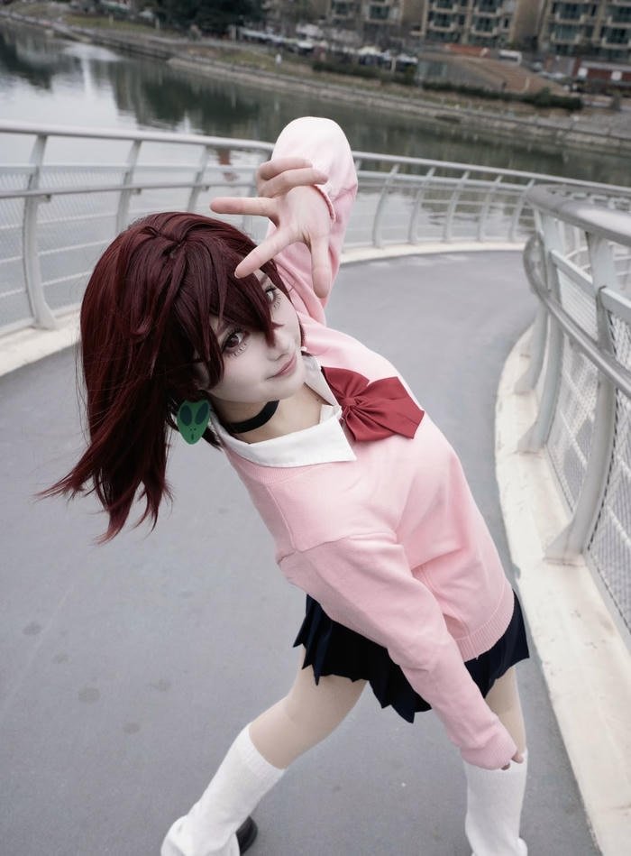 Hình ảnh momo cosplay tư thế uyển chuyển
