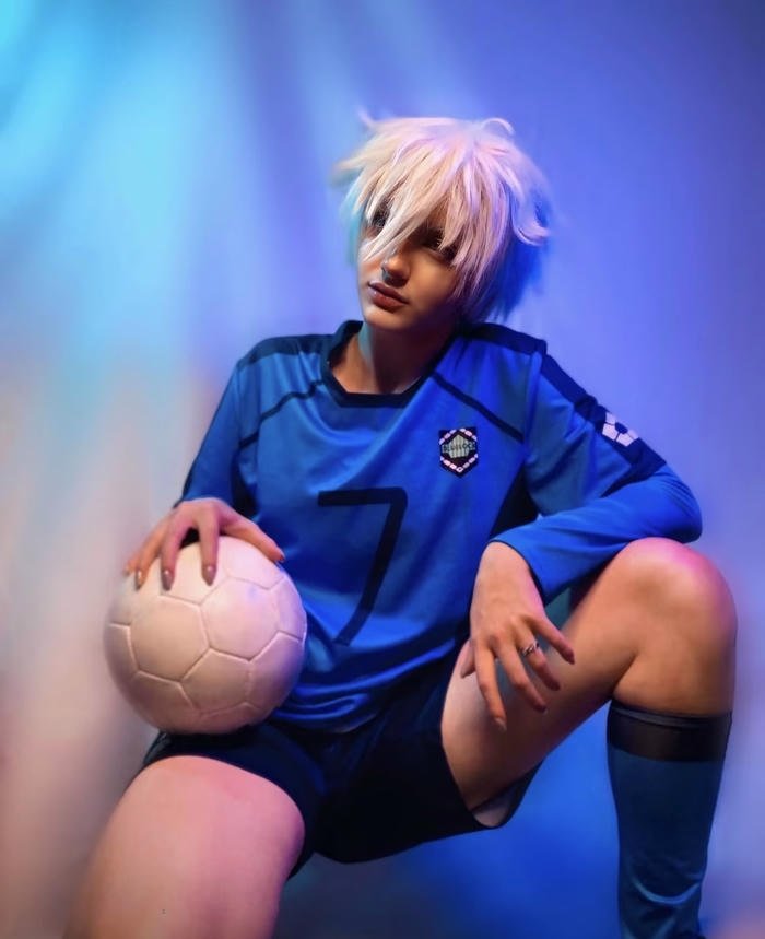 Hình ảnh nagi cosplay ôm quả bóng