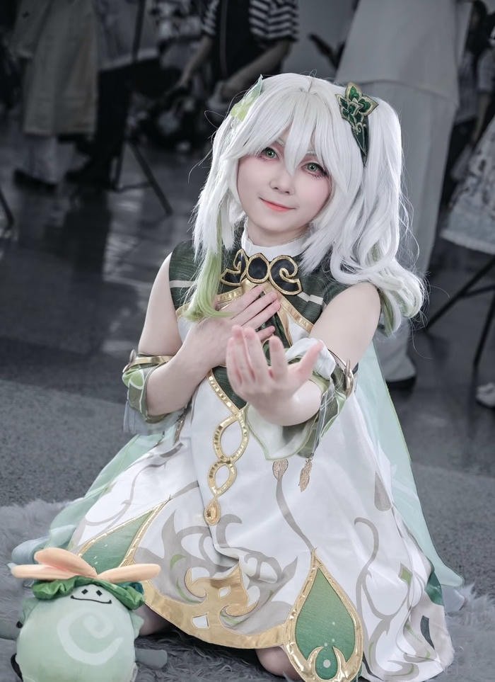 Hình ảnh nahida cosplay nét mặt ngây ngô