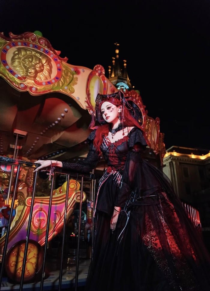 Hình ảnh phù thuỷ cosplay phong cách tối