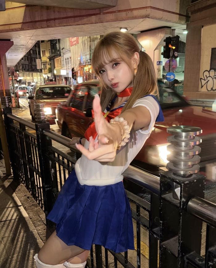 Hình ảnh sailor moon cosplay biểu cảm vui