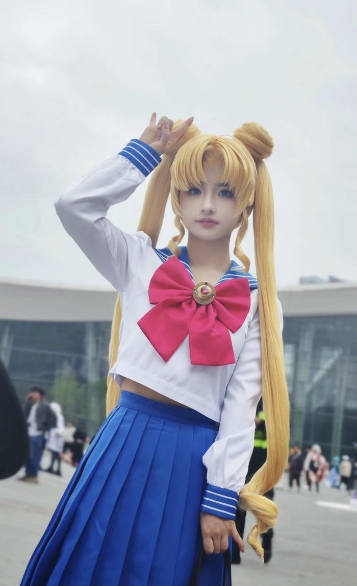 Hình ảnh sailor moon cosplay nét mặt tươi