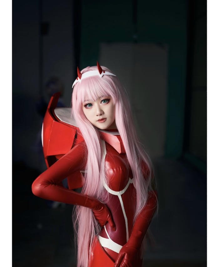Hình ảnh zero two cosplay trang phục bắt mắt