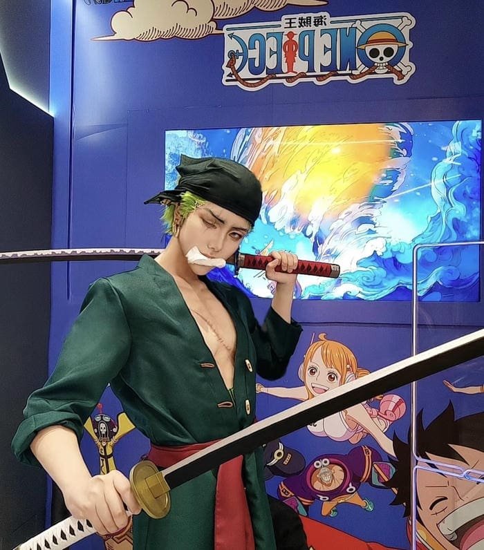 Hình ảnh zoro cosplay tư thế sẵn sàng ra đòn