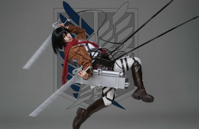 Hình attack on titan cosplay dáng đứng dứt khoát