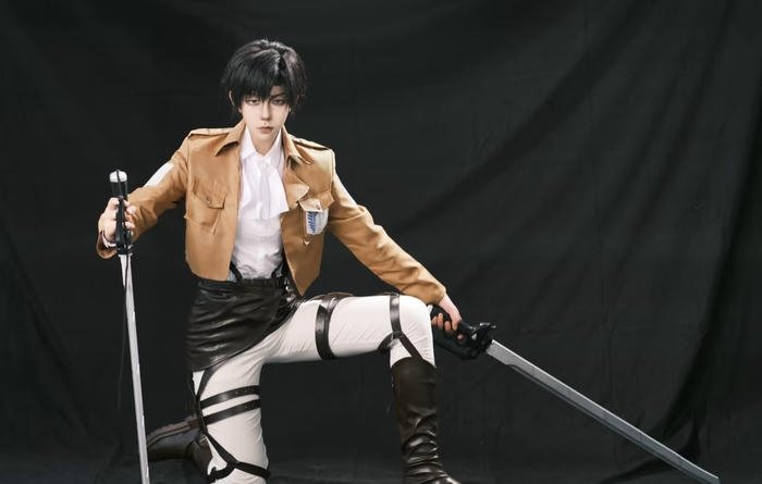 Hình attack on titan cosplay phong cách chiến đấu rõ nét
