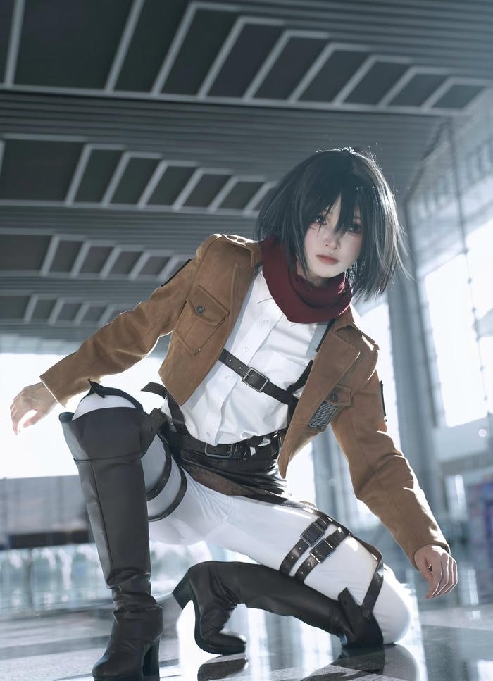 Hình attack on titan cosplay thân hình gọn gàng