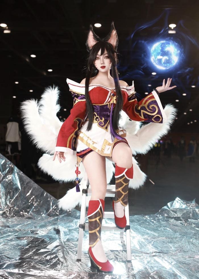 Hình cosplay ahri ánh mắt ngọt ngào cuốn hút