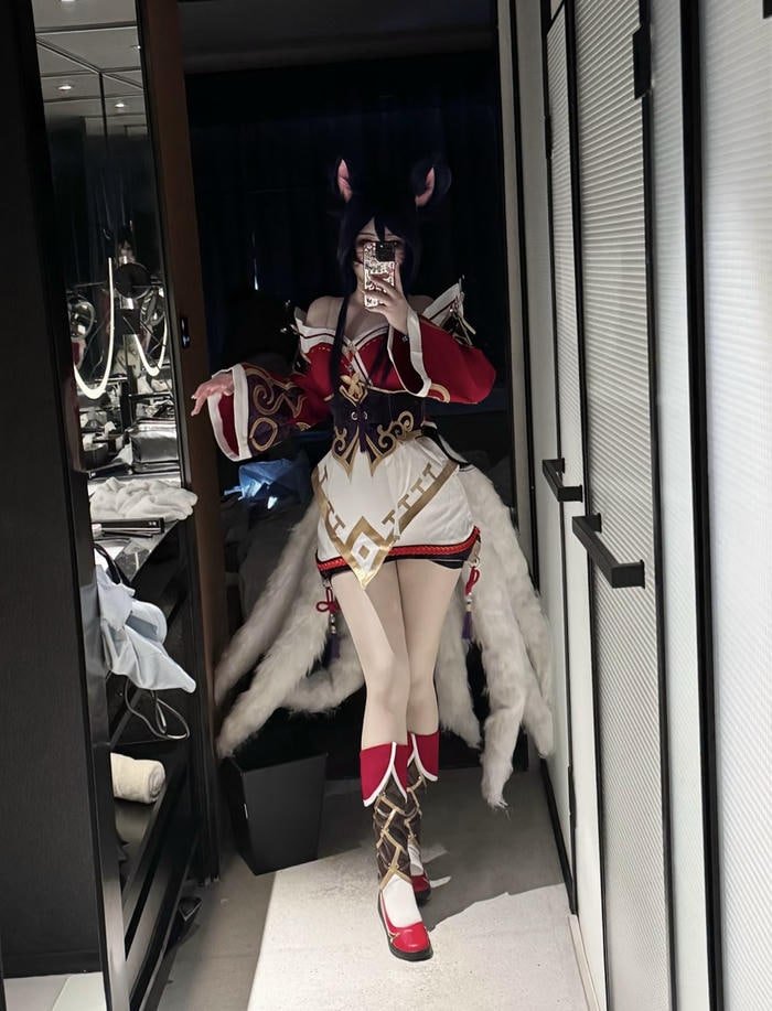 Hình cosplay ahri tư thế đứng duyên dáng
