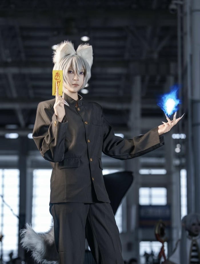 Hình cosplay anime nam gương mặt góc cạnh rõ nét