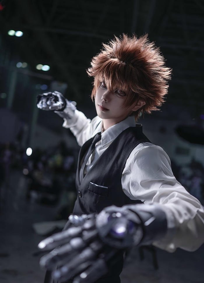 Hình cosplay anime nam gương mặt góc cạnh