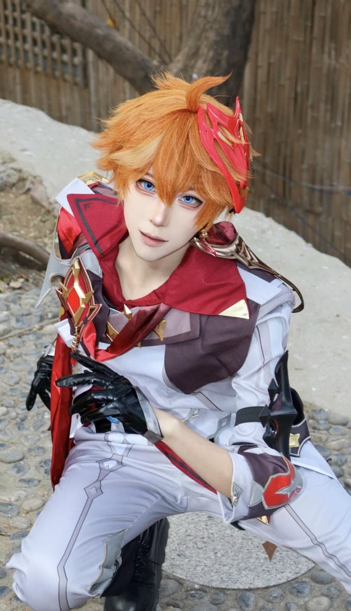 Hình cosplay anime nam nét mặt lạnh