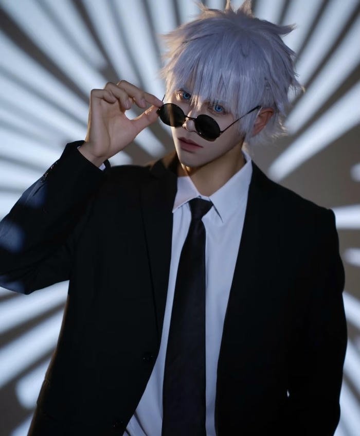 Hình cosplay anime nam nét mặt trầm ổn