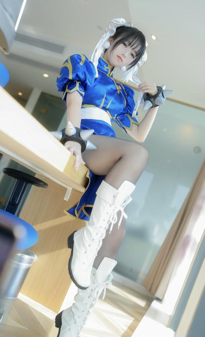 Hình cosplay chun li tư thế đầy sức mạnh