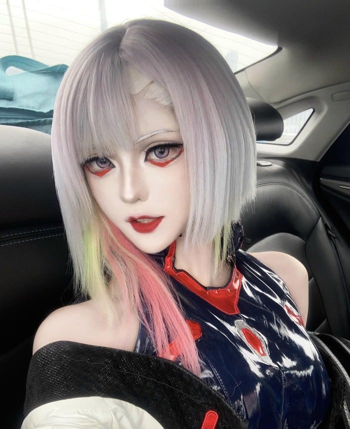 Hình cosplay lucy mái tóc ngắn