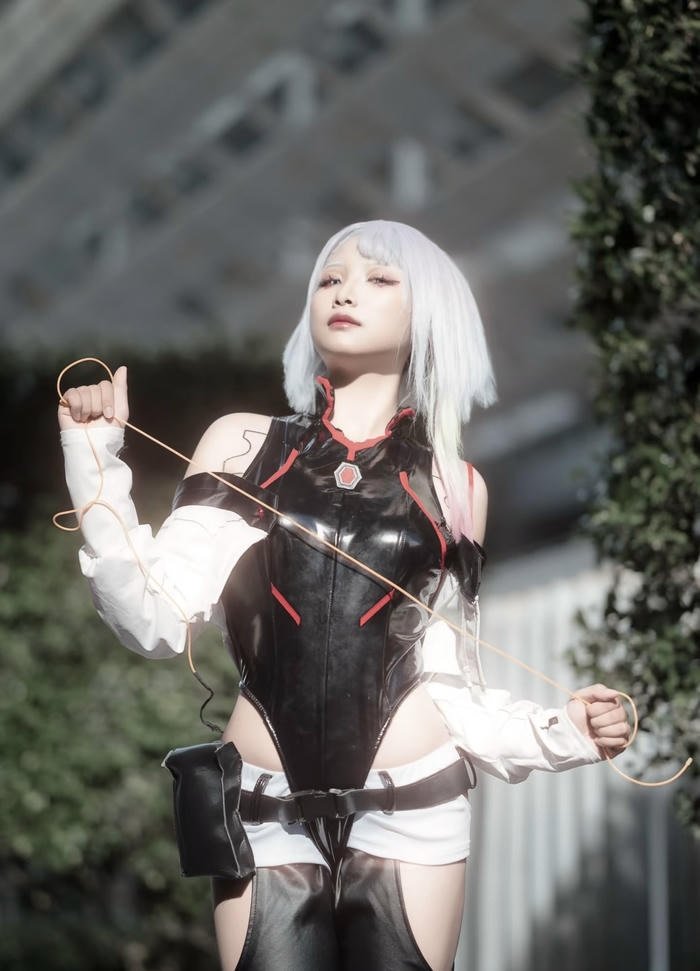 Hình cosplay lucy phong thái tự tin