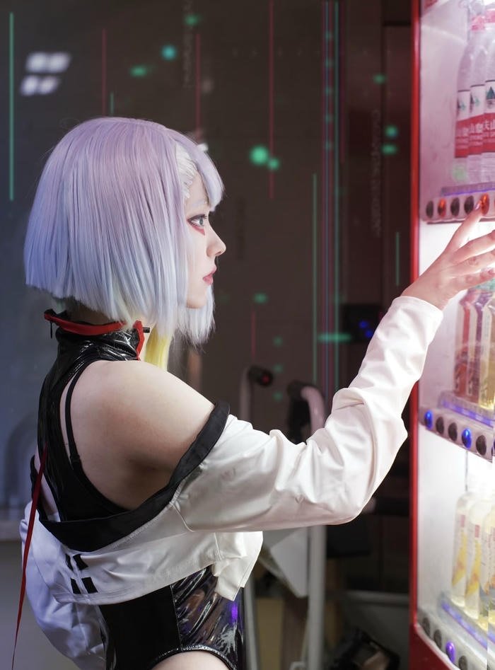 Hình cosplay lucy thần sắc rạng rỡ