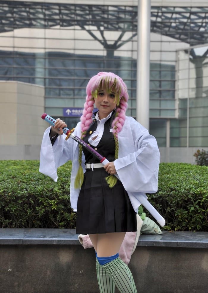 Hình cosplay luyến trụ gương mặt dễ thương