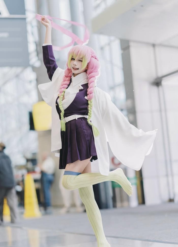 Hình cosplay luyến trụ vóc dáng thon gọn