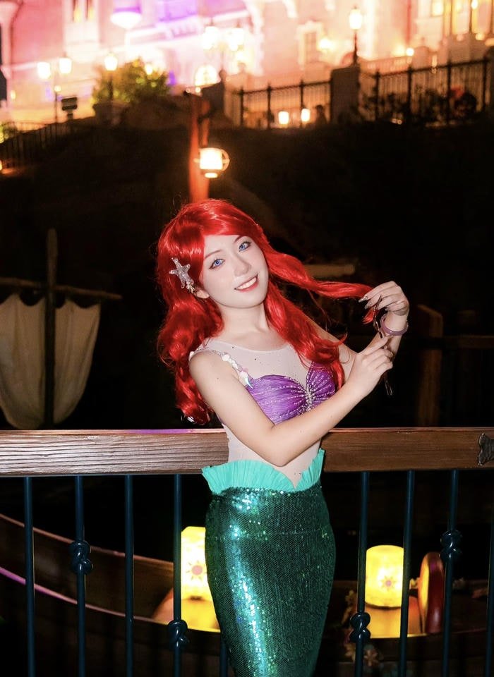 Hình cosplay nàng tiên cá ánh nhìn long lanh