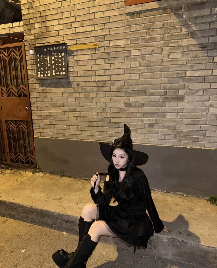 Hình cosplay phù thuỷ dáng người thon