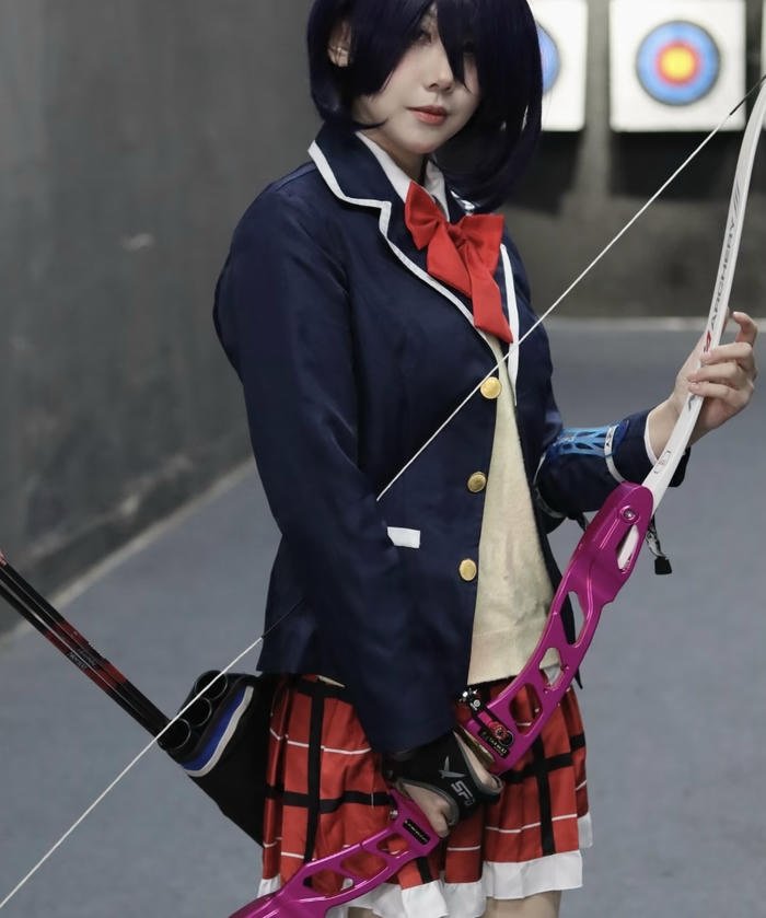 Hình cosplay rikka ánh mắt sâu thẳm huyền bí