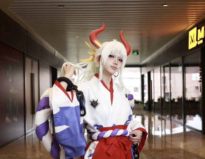 Hình cosplay yamato dáng đứng uy nghiêm