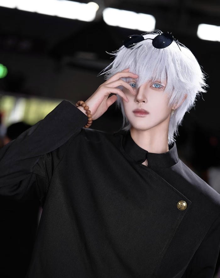 Hình gojo cosplay ánh nhìn sắc