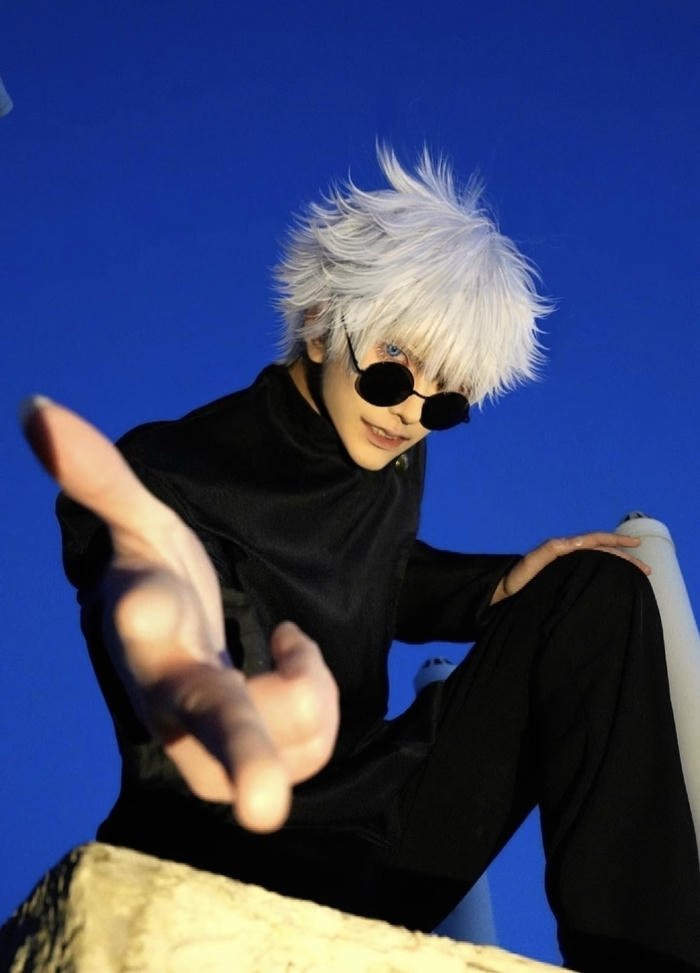 Hình gojo cosplay mái tóc dựng