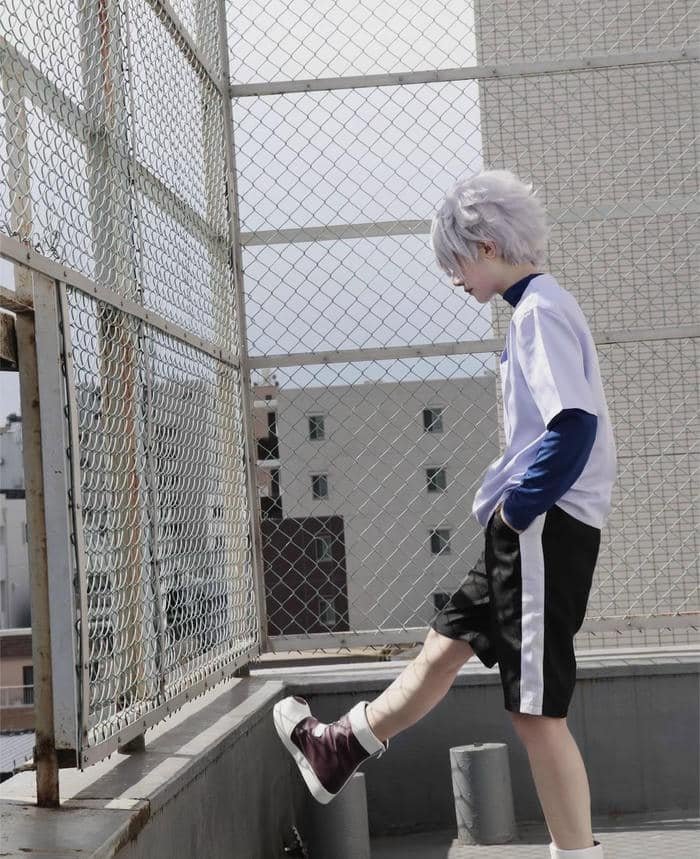 Hình killua cosplay dáng đứng nhỏ nhắn linh hoạt
