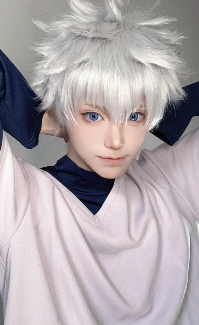 Hình killua cosplay mái tóc trắng đặc trưng nổi bật