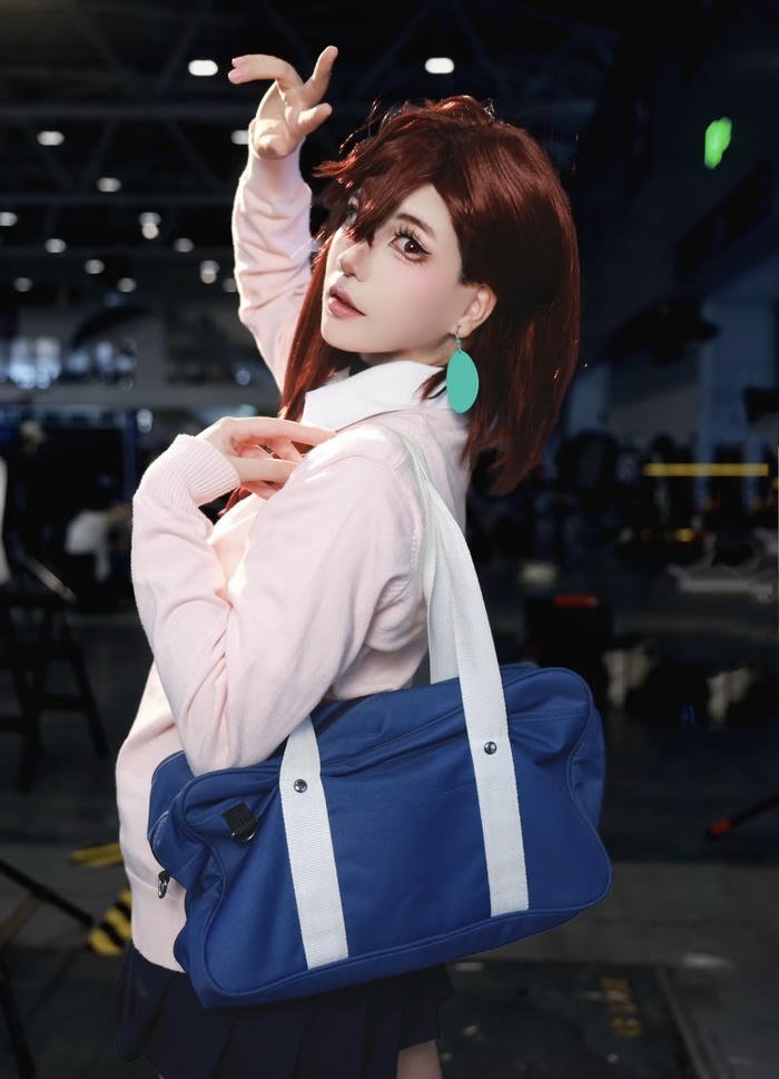 Hình momo cosplay biểu cảm thân thiện