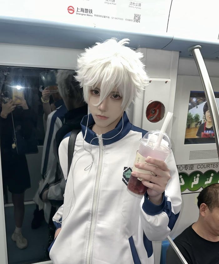Hình nagi cosplay ánh nhìn trống rỗng